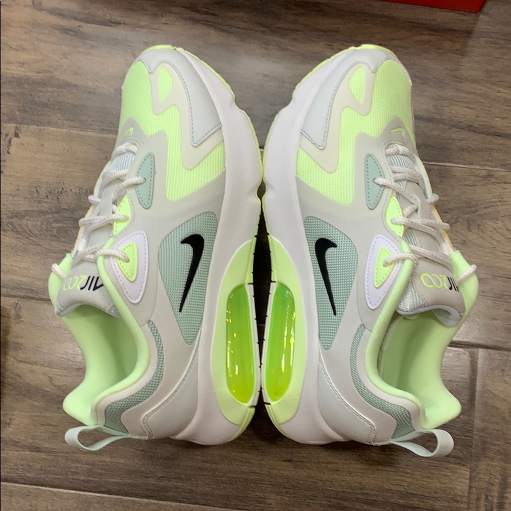 W NIKE AIR MAX 200 - Picture 14 of 16